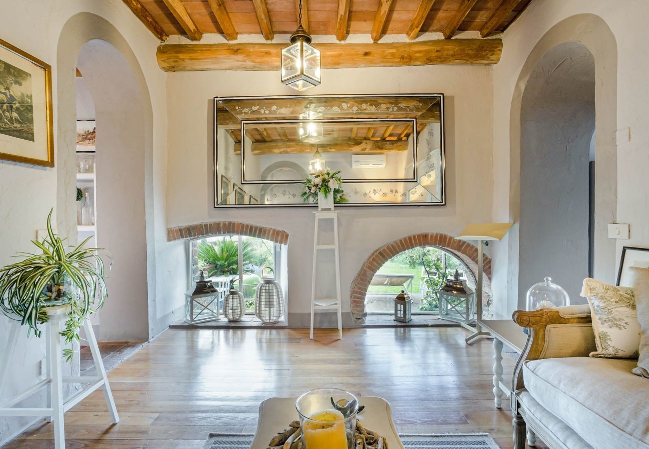 Villa a Capannori - 7 Bedrooms Luxury Farmhouse in LUCCA, Outdoor and Indoor Heated Swimming Pools