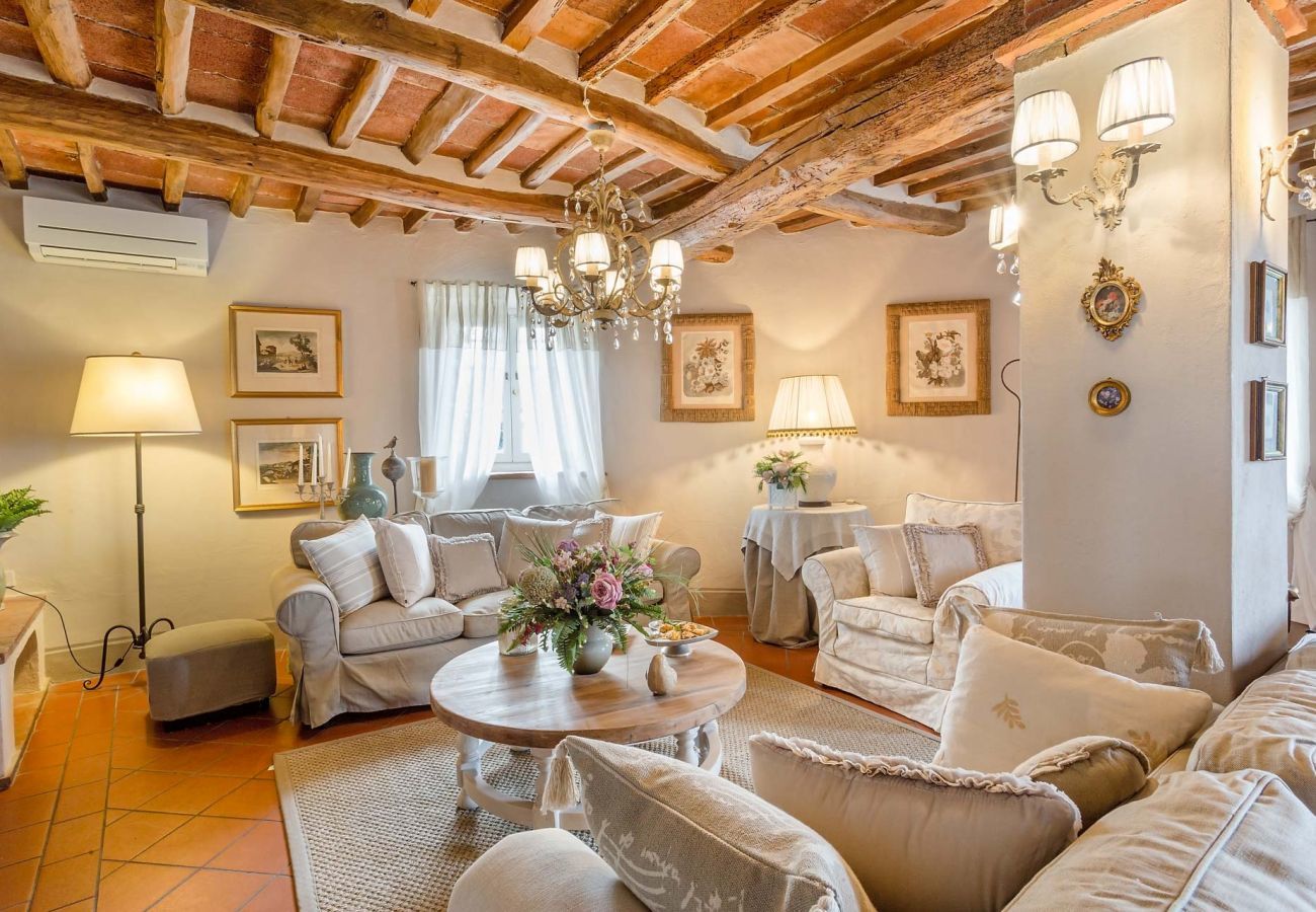 Villa a Capannori - 7 Bedrooms Luxury Farmhouse in LUCCA, Outdoor and Indoor Heated Swimming Pools