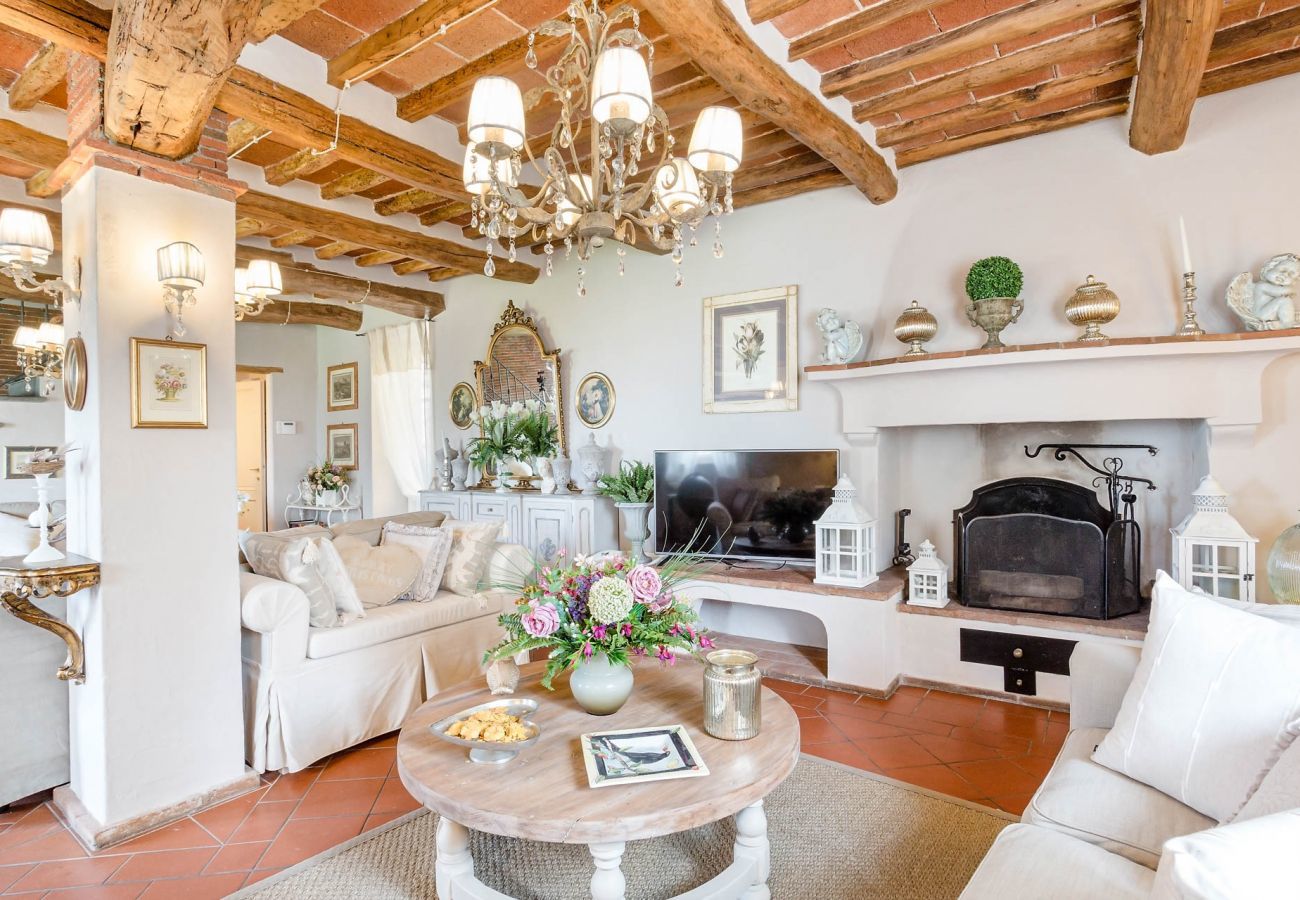 Villa a Capannori - 7 Bedrooms Luxury Farmhouse in LUCCA, Outdoor and Indoor Heated Swimming Pools