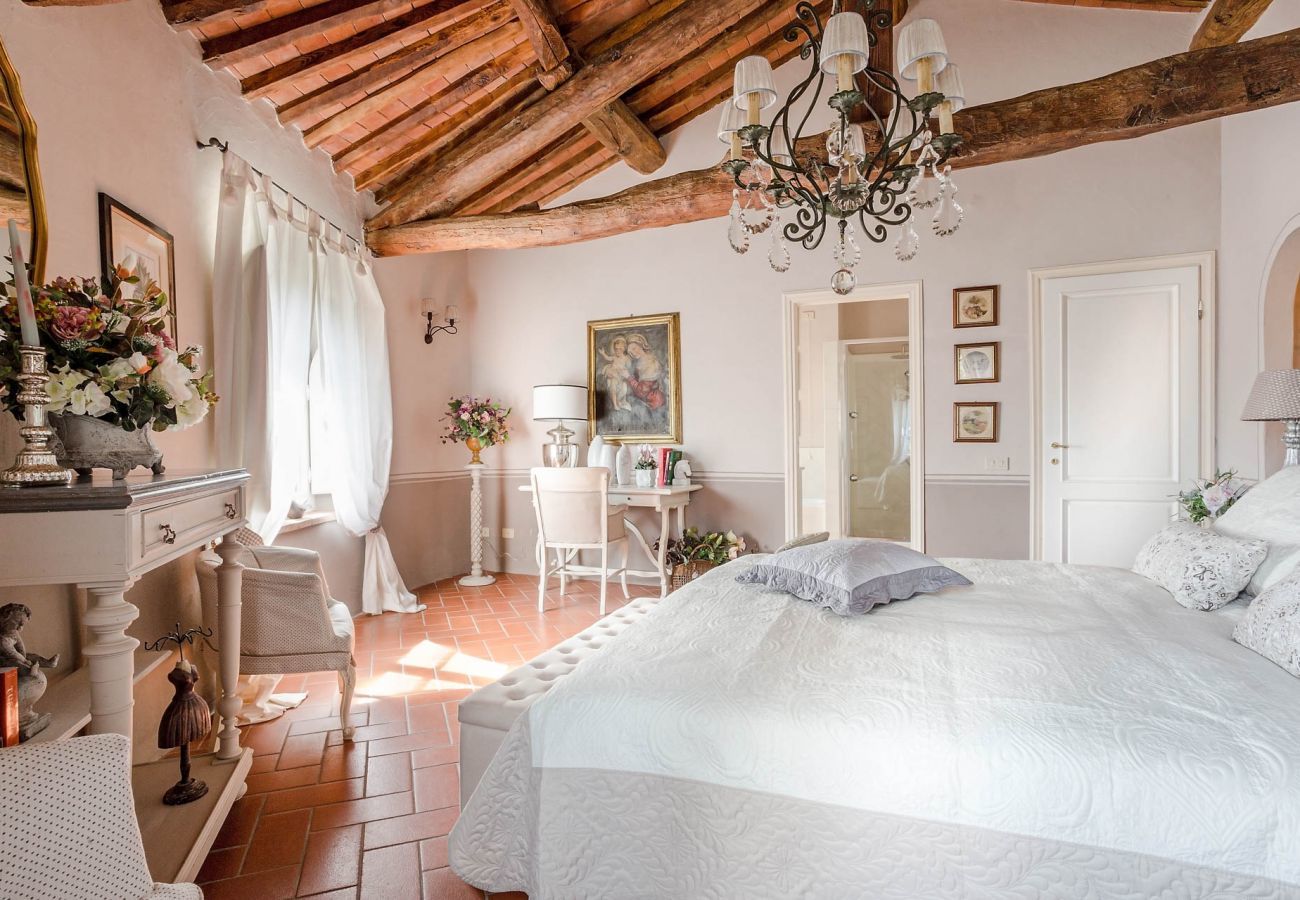 Villa a Capannori - 7 Bedrooms Luxury Farmhouse in LUCCA, Outdoor and Indoor Heated Swimming Pools