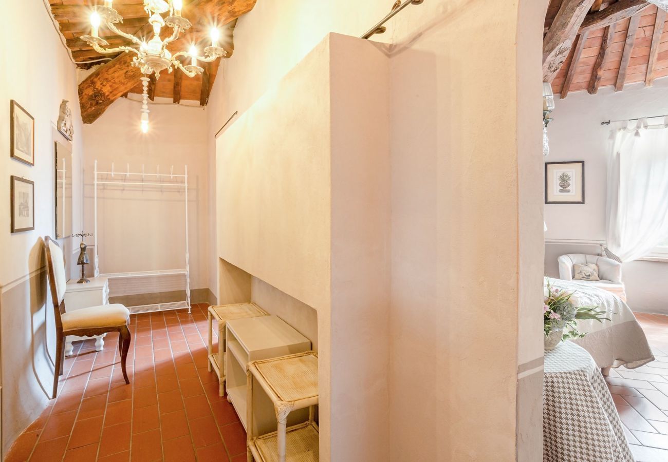 Villa a Capannori - 7 Bedrooms Luxury Farmhouse in LUCCA, Outdoor and Indoor Heated Swimming Pools