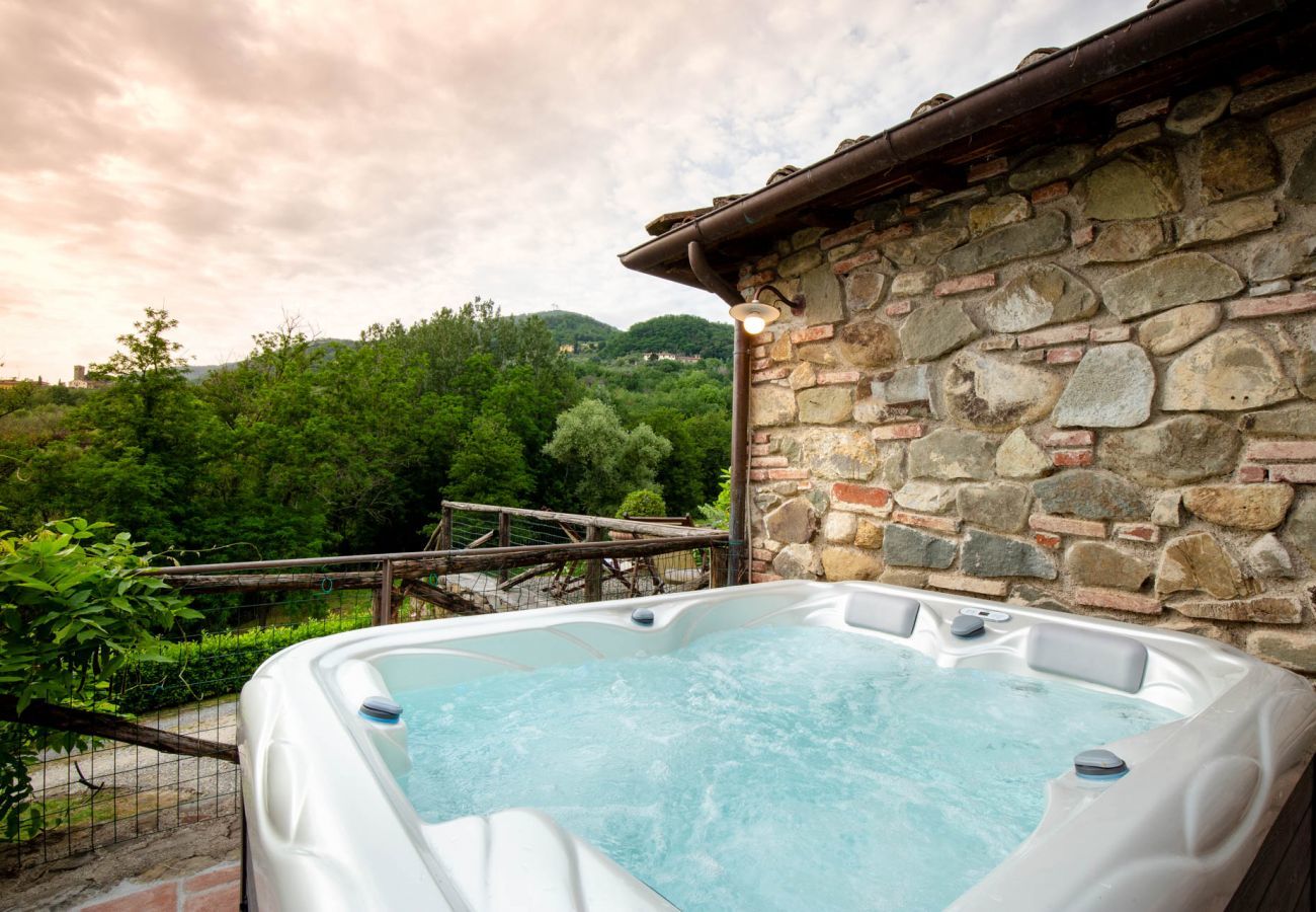 Villa a Capannori - 7 Bedrooms Luxury Farmhouse in LUCCA, Outdoor and Indoor Heated Swimming Pools