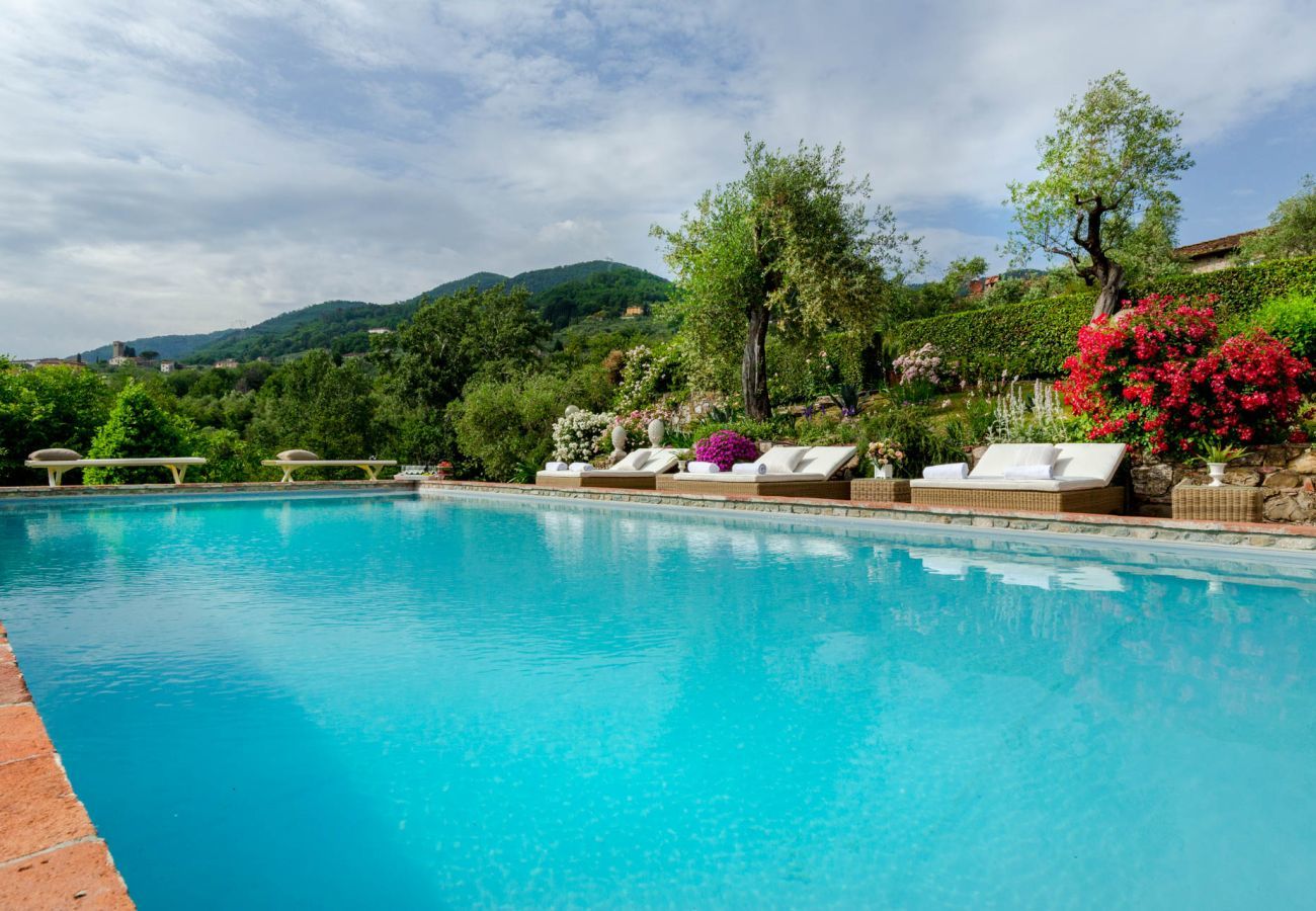 Villa a Capannori - 7 Bedrooms Luxury Farmhouse in LUCCA, Outdoor and Indoor Heated Swimming Pools