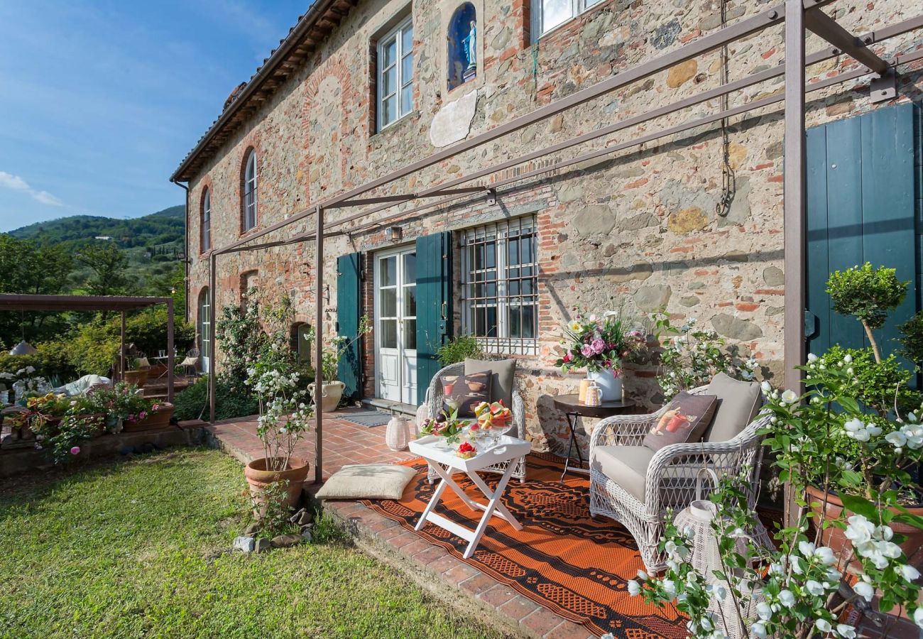 Villa a Capannori - 7 Bedrooms Luxury Farmhouse in LUCCA, Outdoor and Indoor Heated Swimming Pools