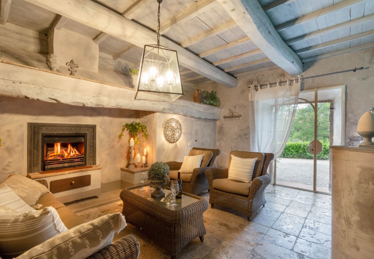 Villa a Capannori - 7 Bedrooms Luxury Farmhouse in LUCCA, Outdoor and Indoor Heated Swimming Pools