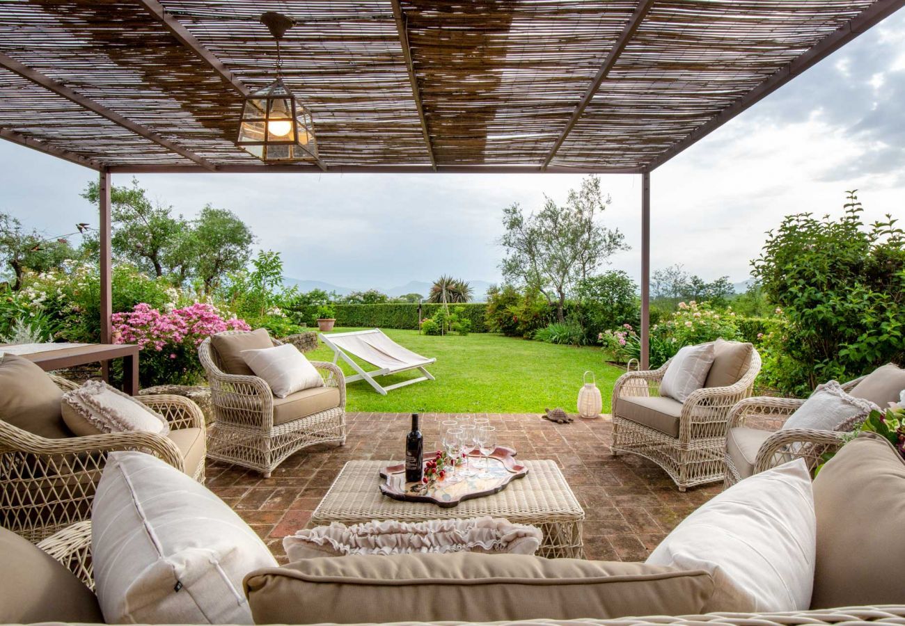 Villa a Capannori - 7 Bedrooms Luxury Farmhouse in LUCCA, Outdoor and Indoor Heated Swimming Pools