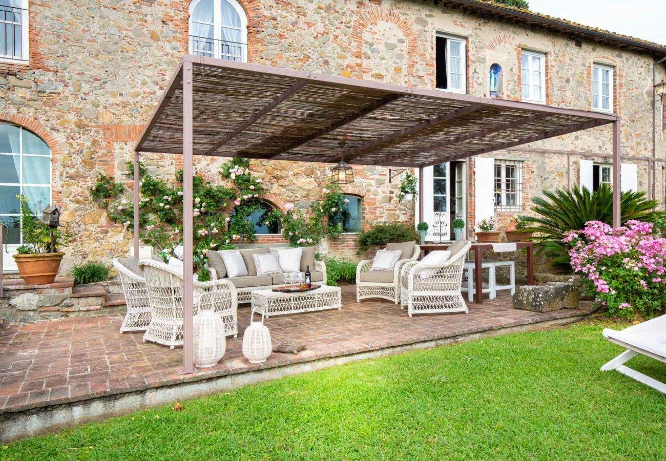 Villa a Capannori - 7 Bedrooms Luxury Farmhouse in LUCCA, Outdoor and Indoor Heated Swimming Pools