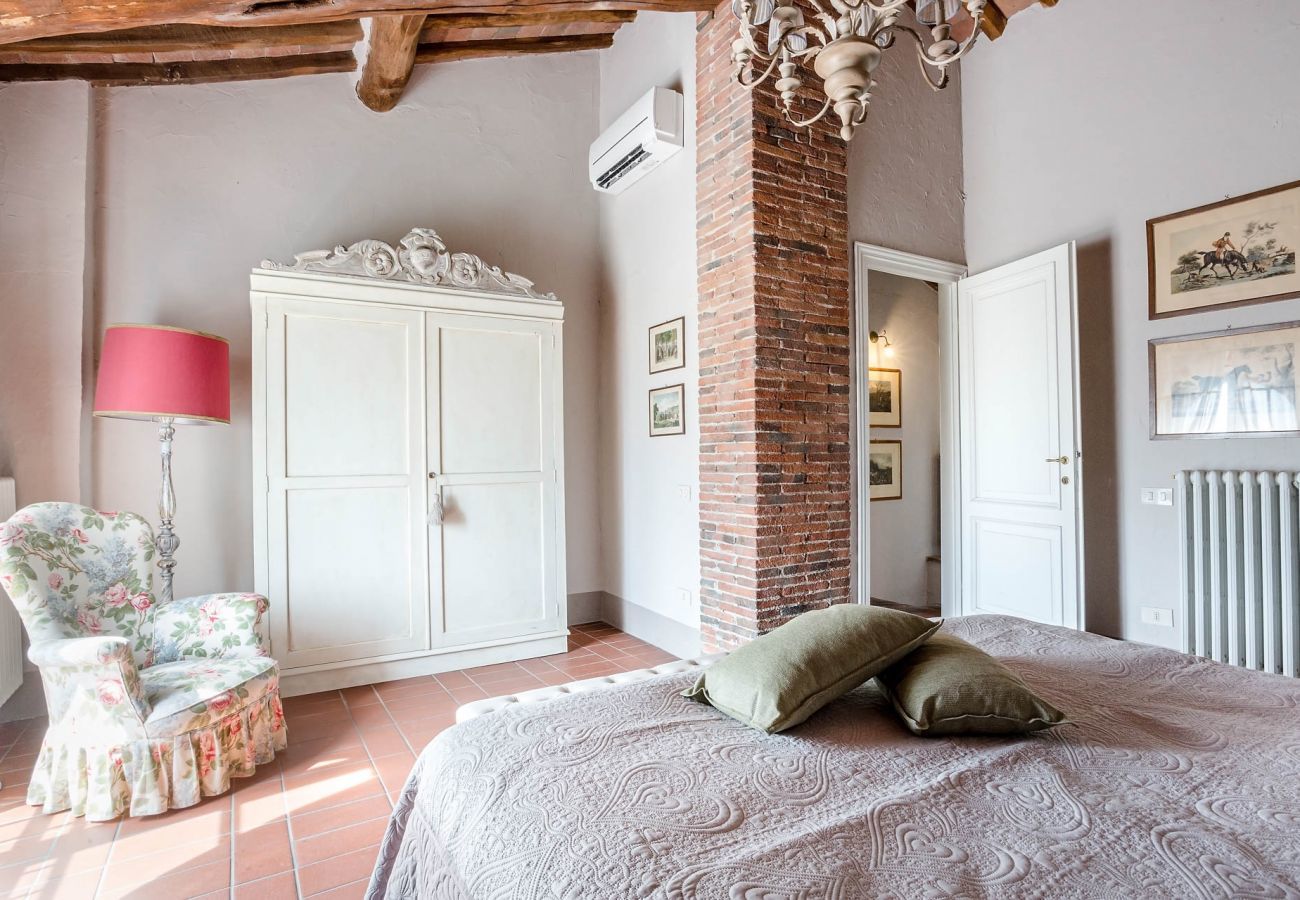 Villa a Capannori - 7 Bedrooms Luxury Farmhouse in LUCCA, Outdoor and Indoor Heated Swimming Pools