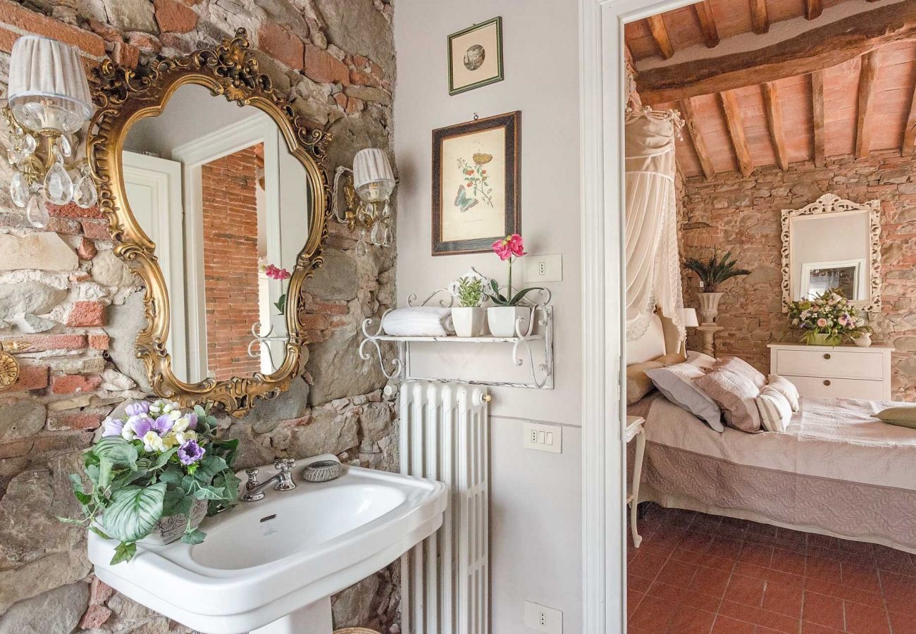 Villa a Capannori - 7 Bedrooms Luxury Farmhouse in LUCCA, Outdoor and Indoor Heated Swimming Pools