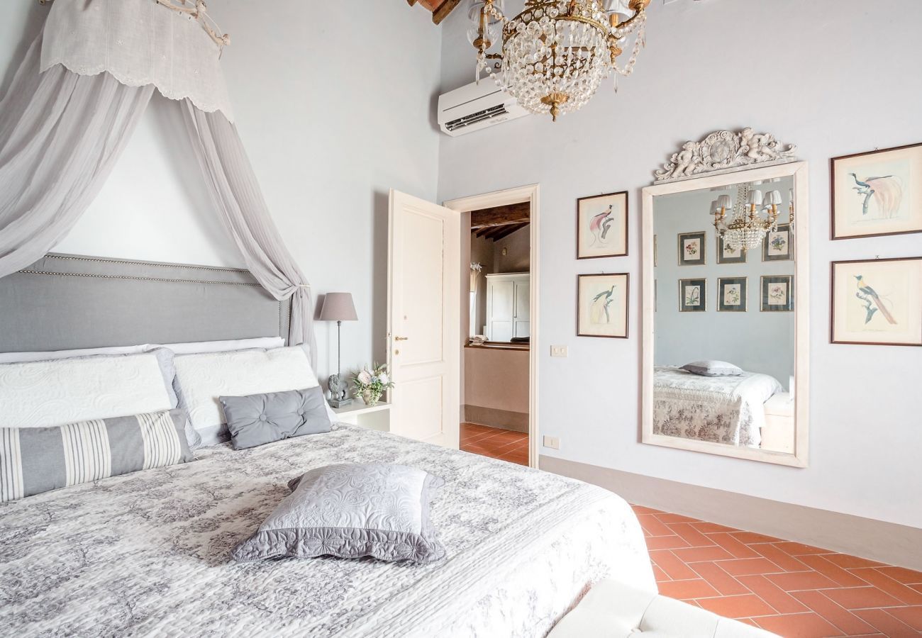 Villa a Capannori - 7 Bedrooms Luxury Farmhouse in LUCCA, Outdoor and Indoor Heated Swimming Pools