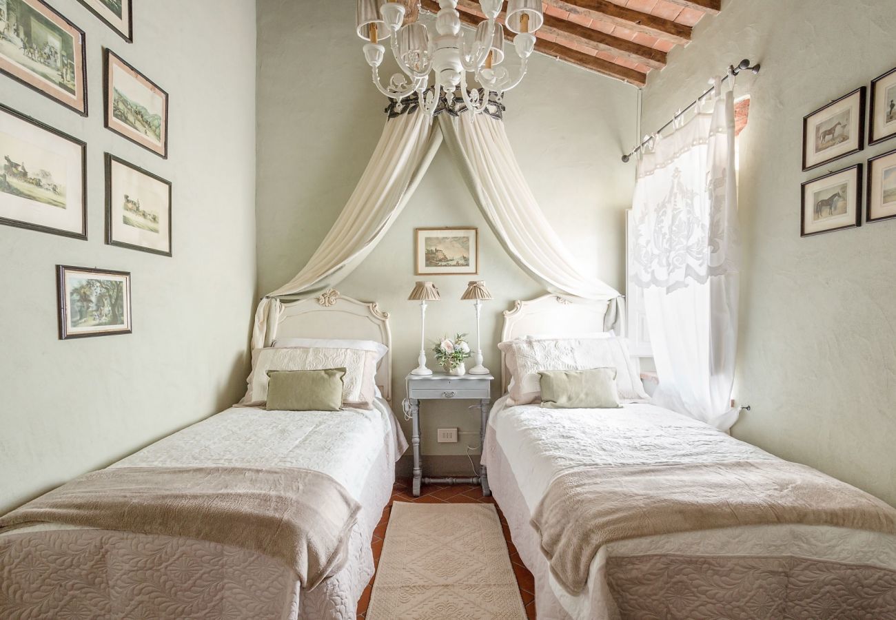 Villa a Capannori - 7 Bedrooms Luxury Farmhouse in LUCCA, Outdoor and Indoor Heated Swimming Pools