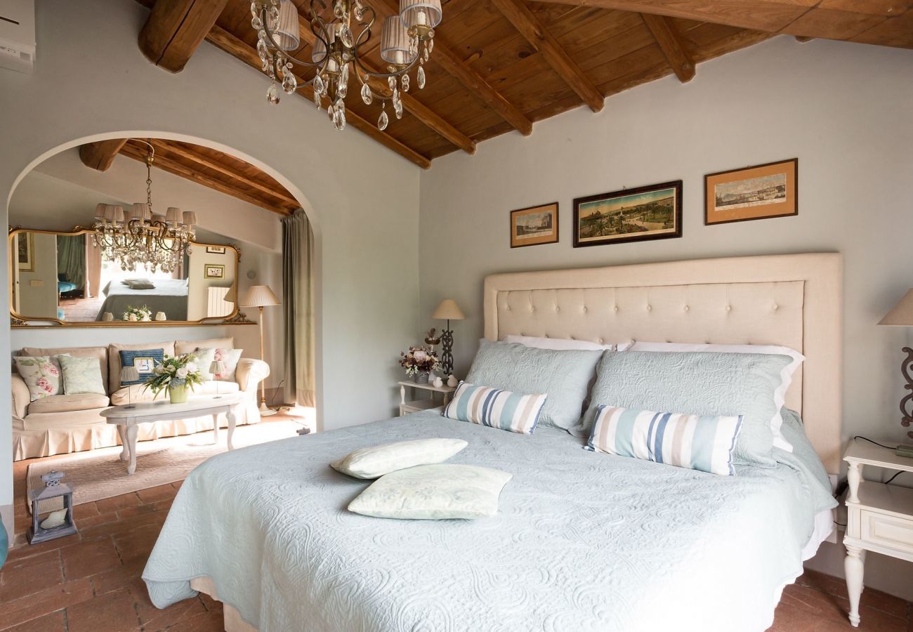 Villa a Capannori - 7 Bedrooms Luxury Farmhouse in LUCCA, Outdoor and Indoor Heated Swimming Pools