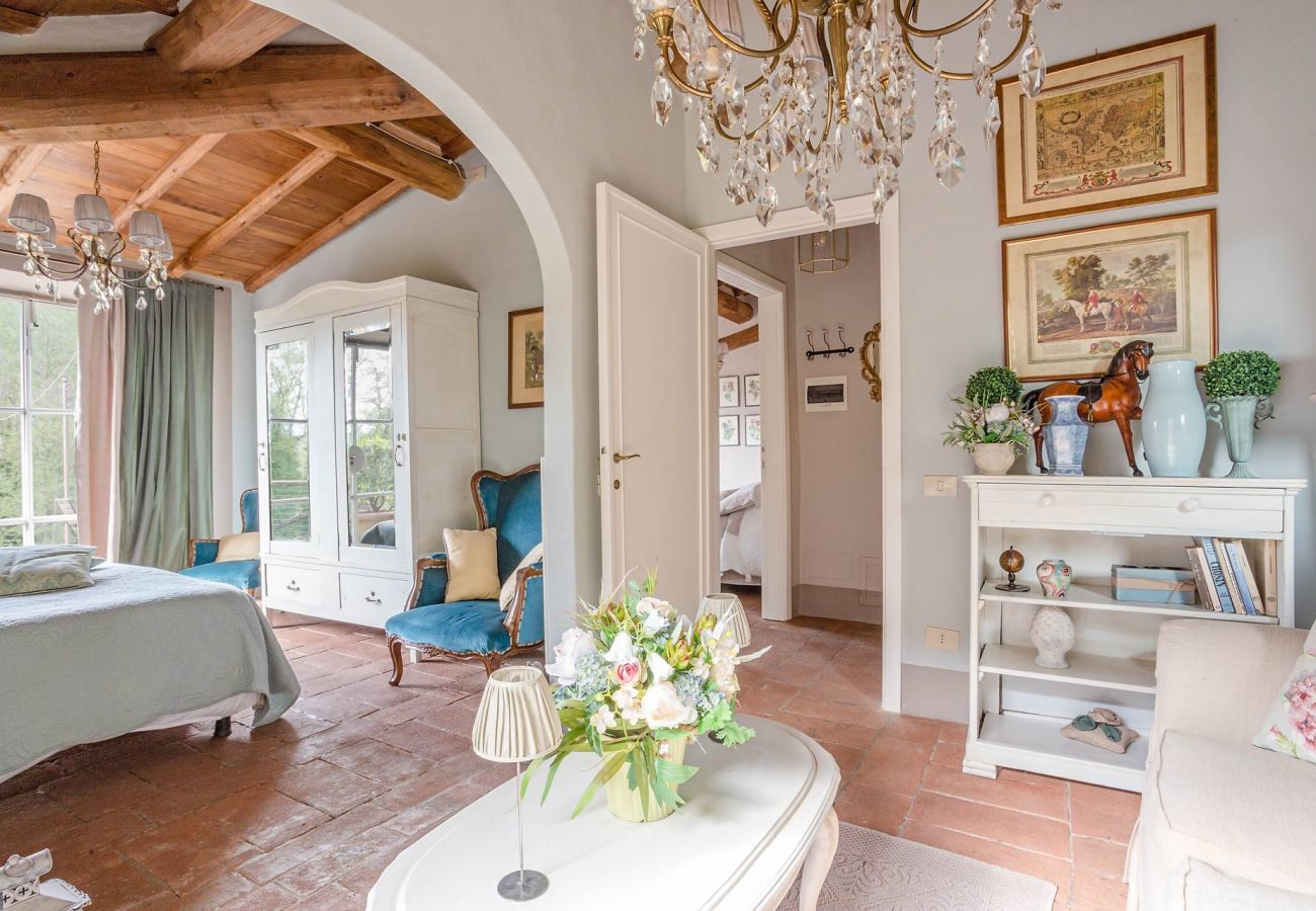 Villa a Capannori - 7 Bedrooms Luxury Farmhouse in LUCCA, Outdoor and Indoor Heated Swimming Pools