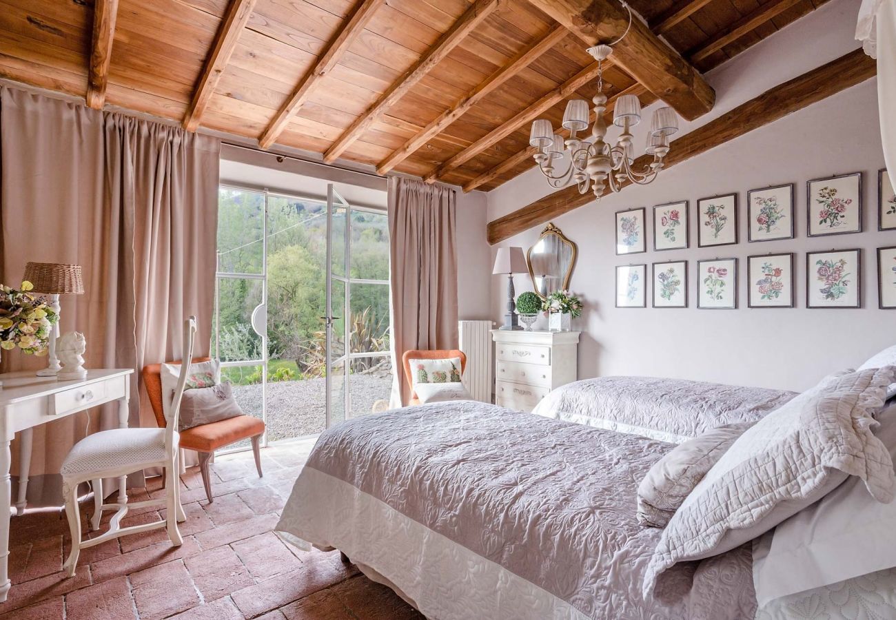 Villa a Capannori - 7 Bedrooms Luxury Farmhouse in LUCCA, Outdoor and Indoor Heated Swimming Pools