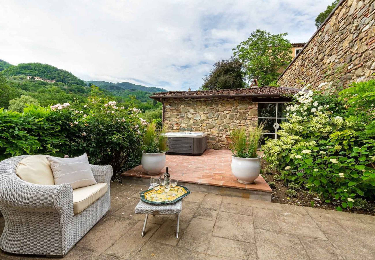 Villa a Capannori - 7 Bedrooms Luxury Farmhouse in LUCCA, Outdoor and Indoor Heated Swimming Pools