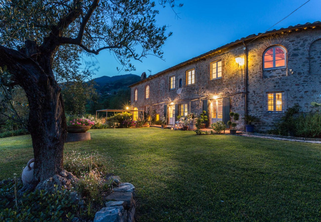 Villa a Capannori - 7 Bedrooms Luxury Farmhouse in LUCCA, Outdoor and Indoor Heated Swimming Pools