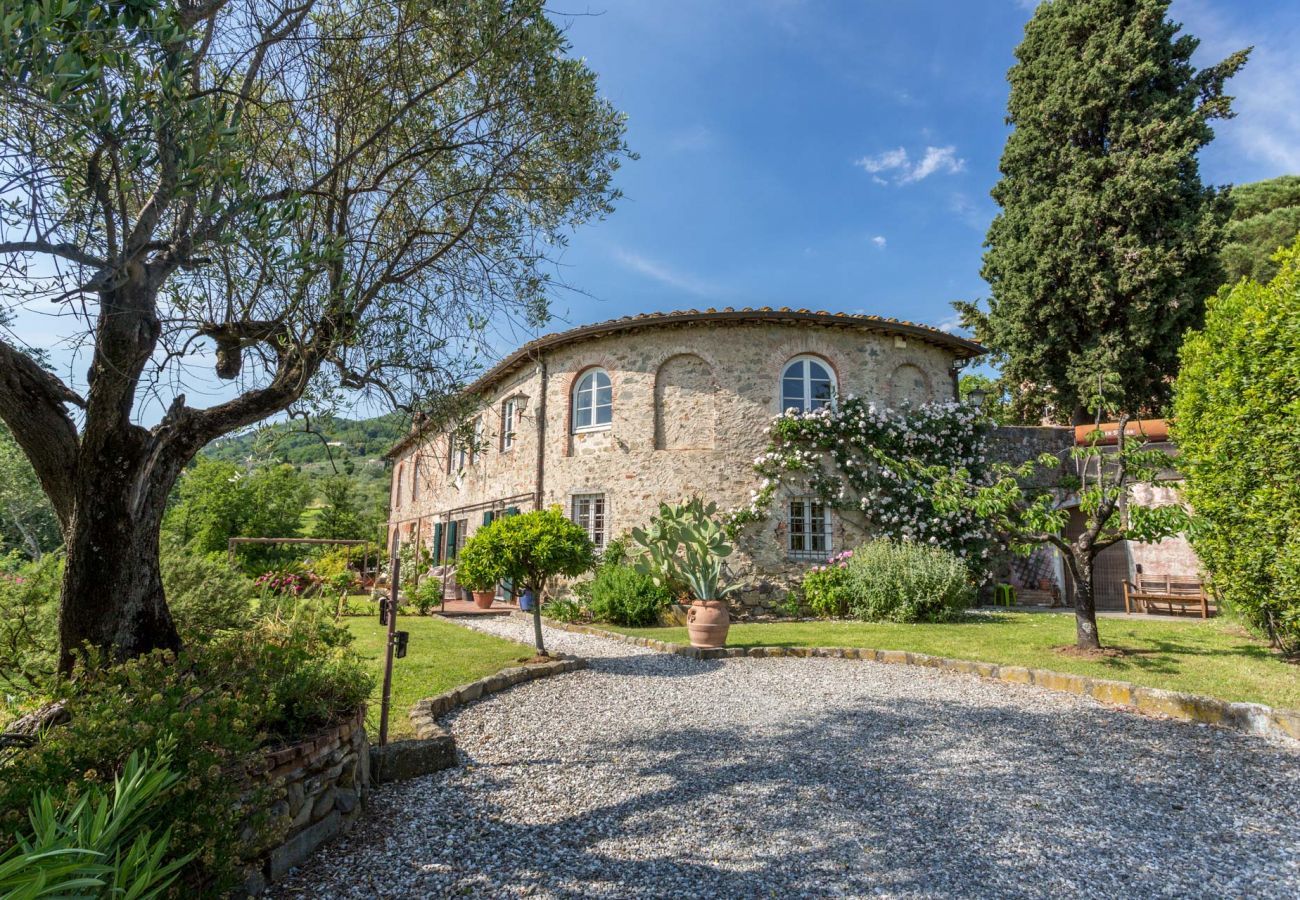 Villa a Capannori - 7 Bedrooms Luxury Farmhouse in LUCCA, Outdoor and Indoor Heated Swimming Pools