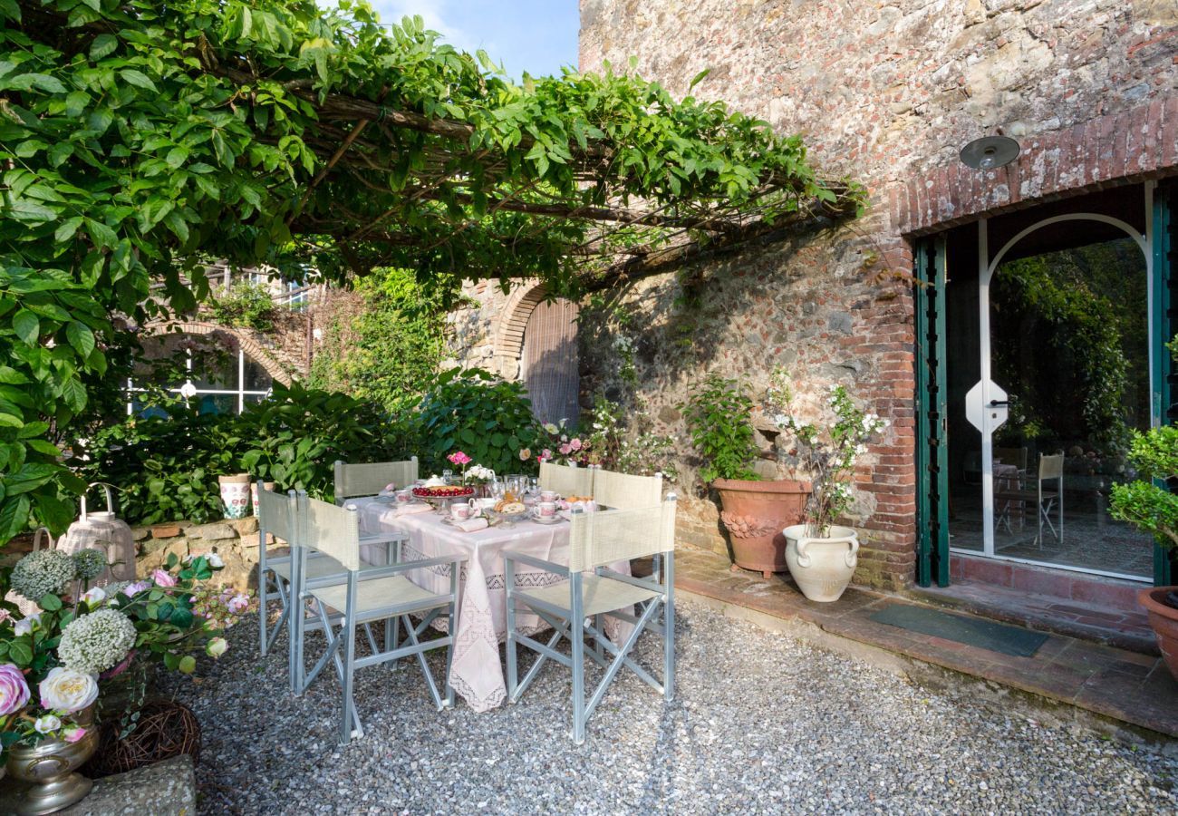 Villa a Capannori - 7 Bedrooms Luxury Farmhouse in LUCCA, Outdoor and Indoor Heated Swimming Pools