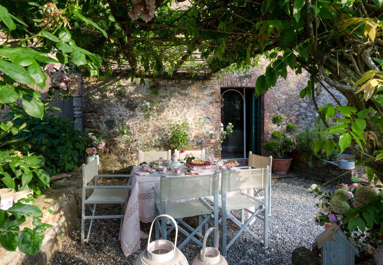 Villa a Capannori - 7 Bedrooms Luxury Farmhouse in LUCCA, Outdoor and Indoor Heated Swimming Pools