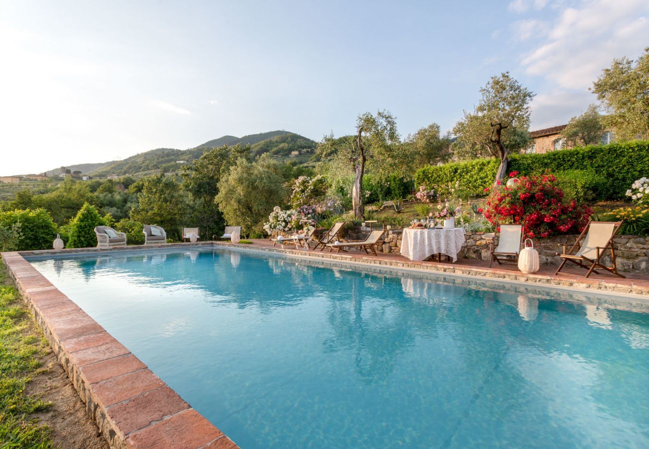 Villa a Capannori - 7 Bedrooms Luxury Farmhouse in LUCCA, Outdoor and Indoor Heated Swimming Pools