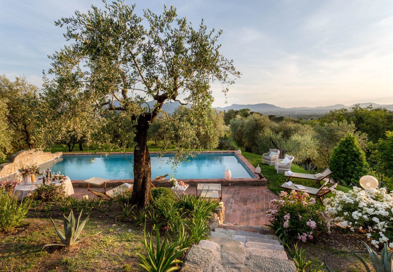 Villa a Capannori - 7 Bedrooms Luxury Farmhouse in LUCCA, Outdoor and Indoor Heated Swimming Pools