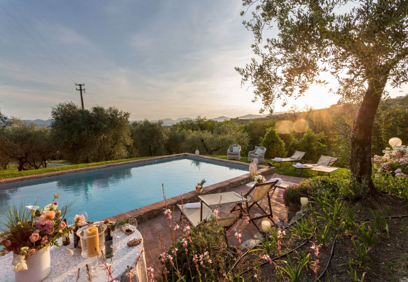 Villa a Capannori - 7 Bedrooms Luxury Farmhouse in LUCCA, Outdoor and Indoor Heated Swimming Pools