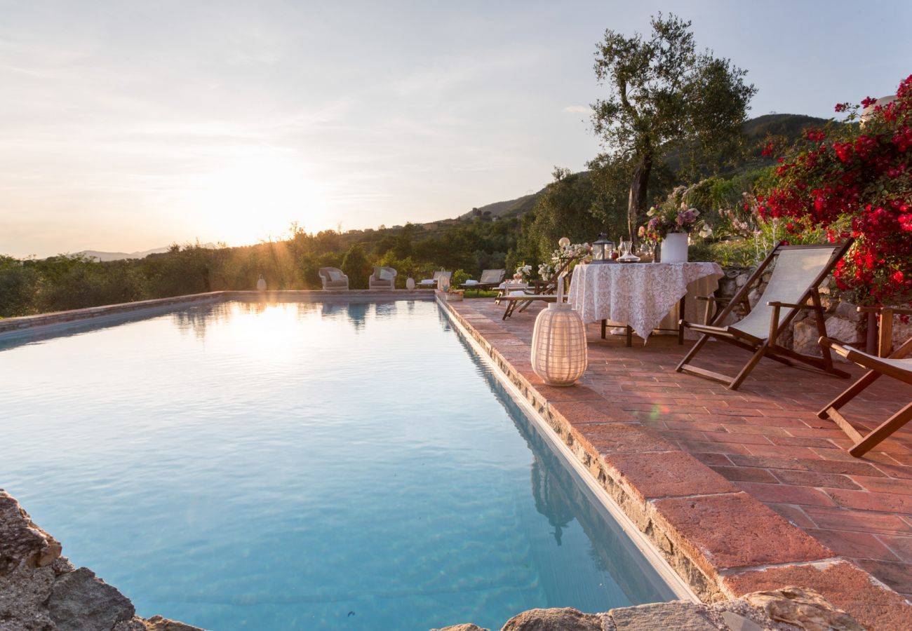 Villa a Capannori - 7 Bedrooms Luxury Farmhouse in LUCCA, Outdoor and Indoor Heated Swimming Pools