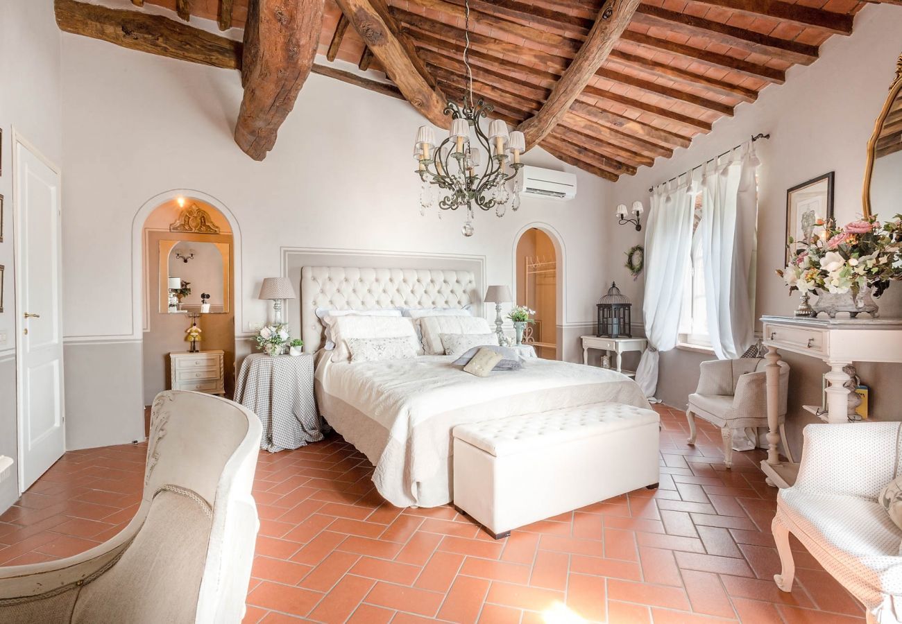 Villa a Capannori - 7 Bedrooms Luxury Farmhouse in LUCCA, Outdoor and Indoor Heated Swimming Pools