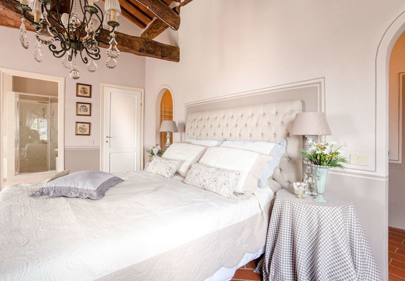 Villa a Capannori - 7 Bedrooms Luxury Farmhouse in LUCCA, Outdoor and Indoor Heated Swimming Pools