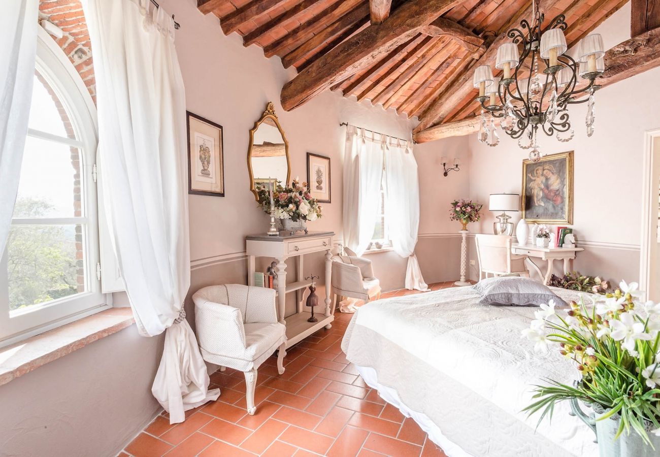 Villa a Capannori - 7 Bedrooms Luxury Farmhouse in LUCCA, Outdoor and Indoor Heated Swimming Pools