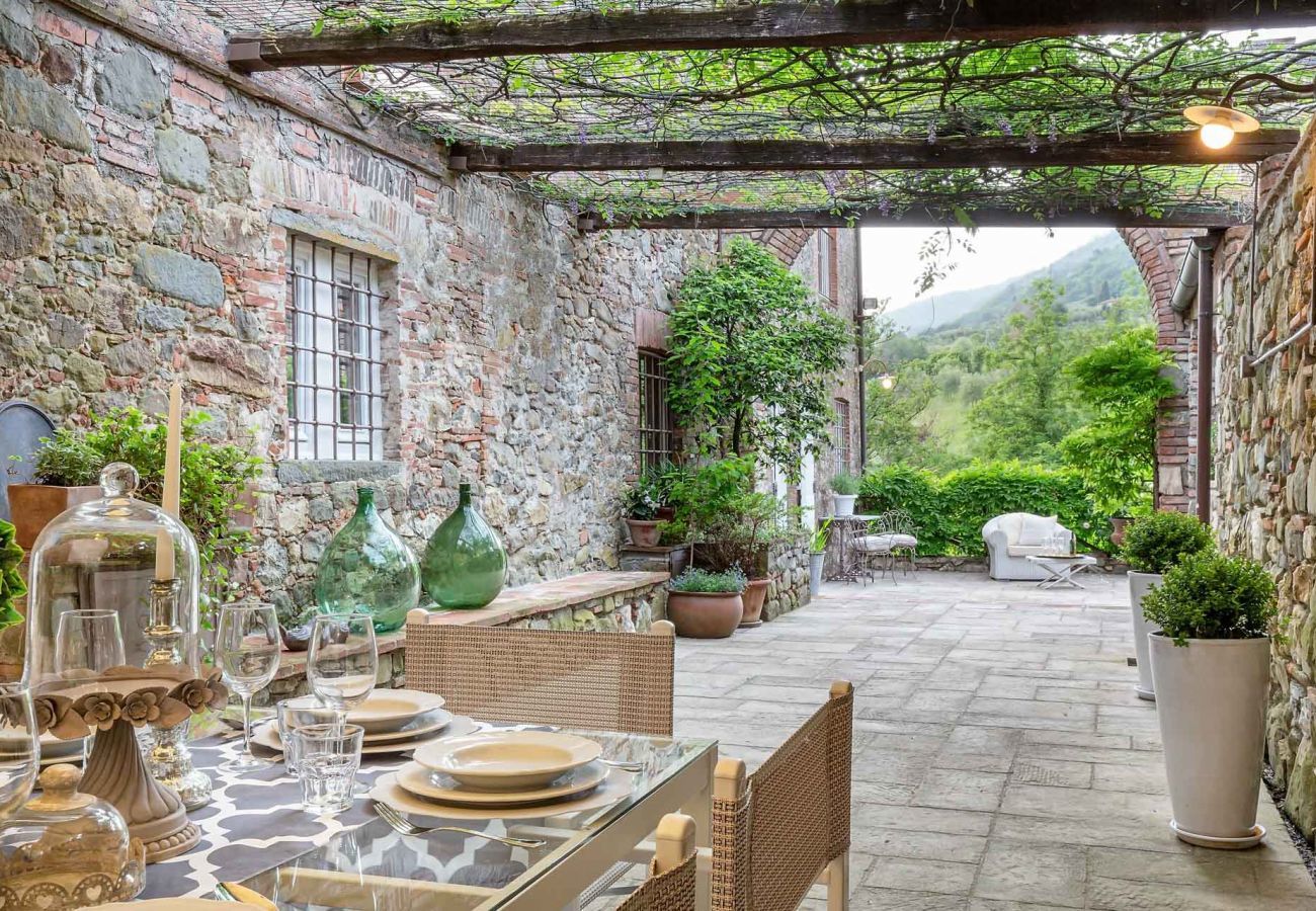 Villa a Capannori - 7 Bedrooms Luxury Farmhouse in LUCCA, Outdoor and Indoor Heated Swimming Pools