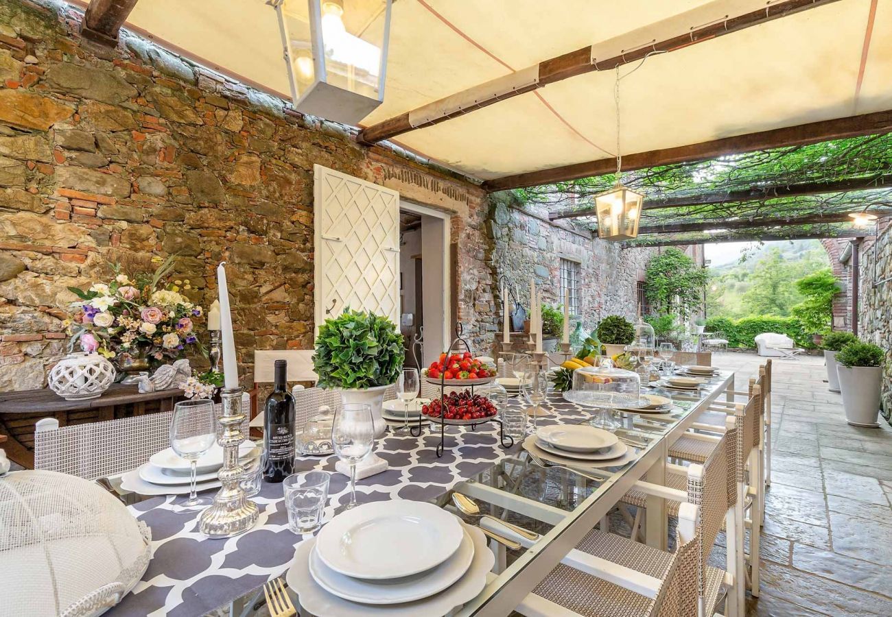 Villa a Capannori - 7 Bedrooms Luxury Farmhouse in LUCCA, Outdoor and Indoor Heated Swimming Pools