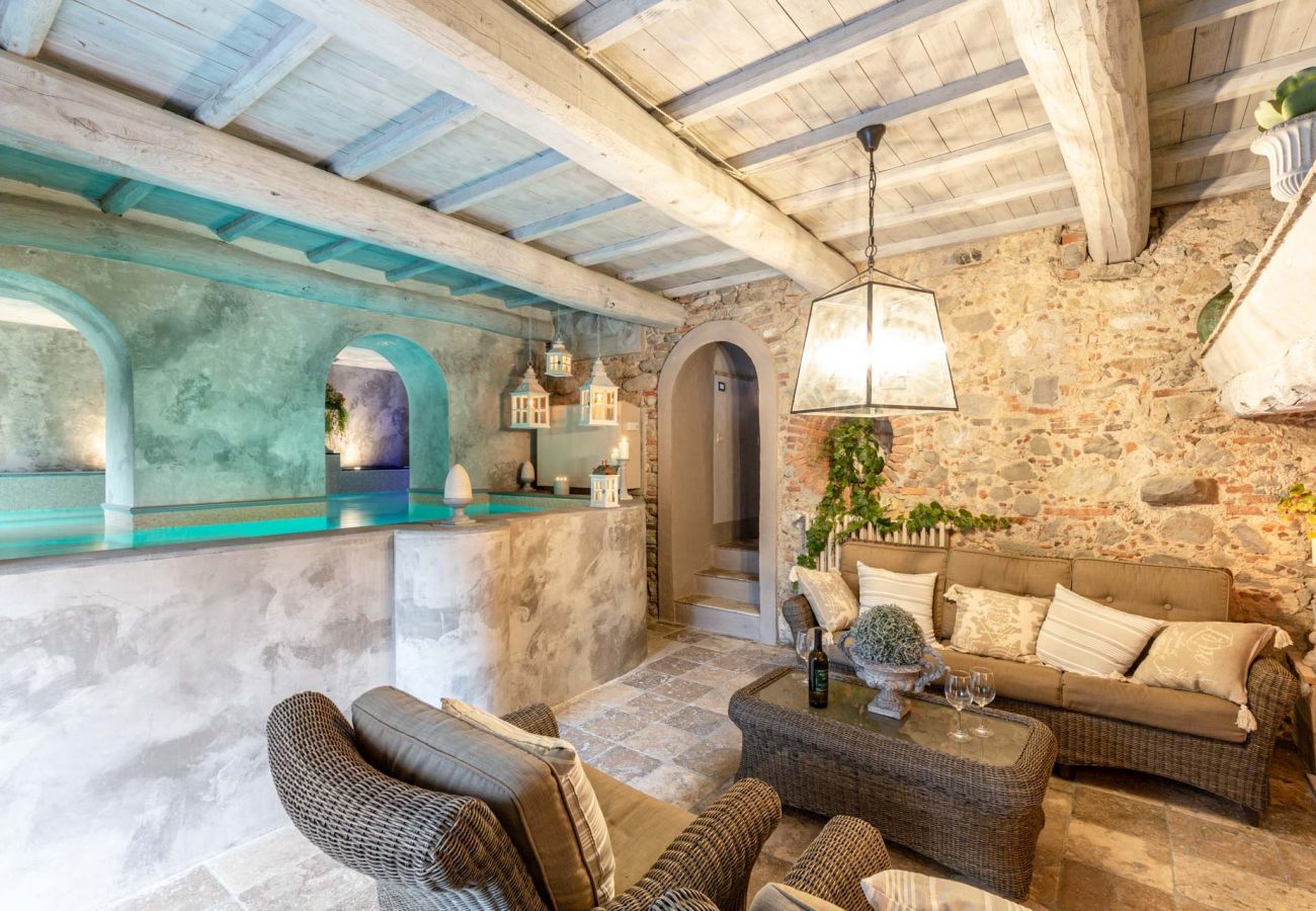 Villa a Capannori - 7 Bedrooms Luxury Farmhouse in LUCCA, Outdoor and Indoor Heated Swimming Pools