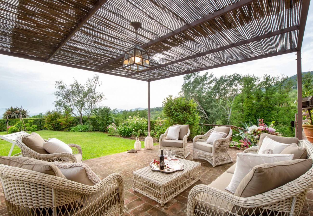 Villa a Capannori - 7 Bedrooms Luxury Farmhouse in LUCCA, Outdoor and Indoor Heated Swimming Pools