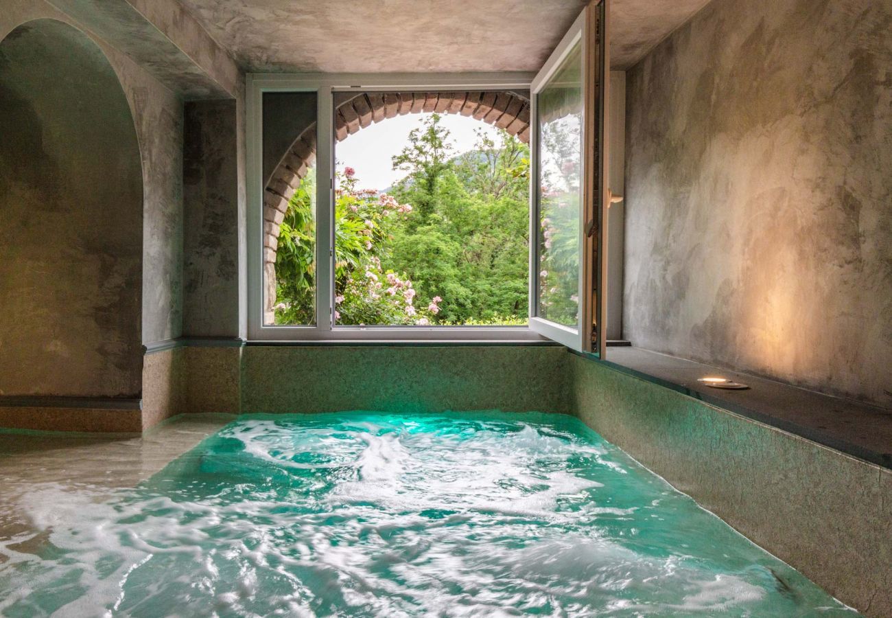 Villa a Capannori - 7 Bedrooms Luxury Farmhouse in LUCCA, Outdoor and Indoor Heated Swimming Pools