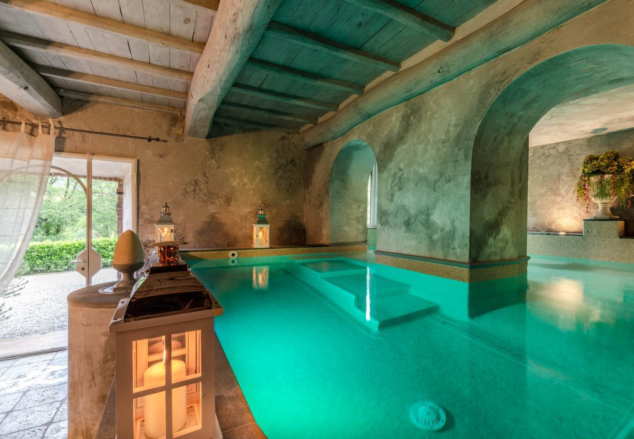 Villa a Capannori - 7 Bedrooms Luxury Farmhouse in LUCCA, Outdoor and Indoor Heated Swimming Pools