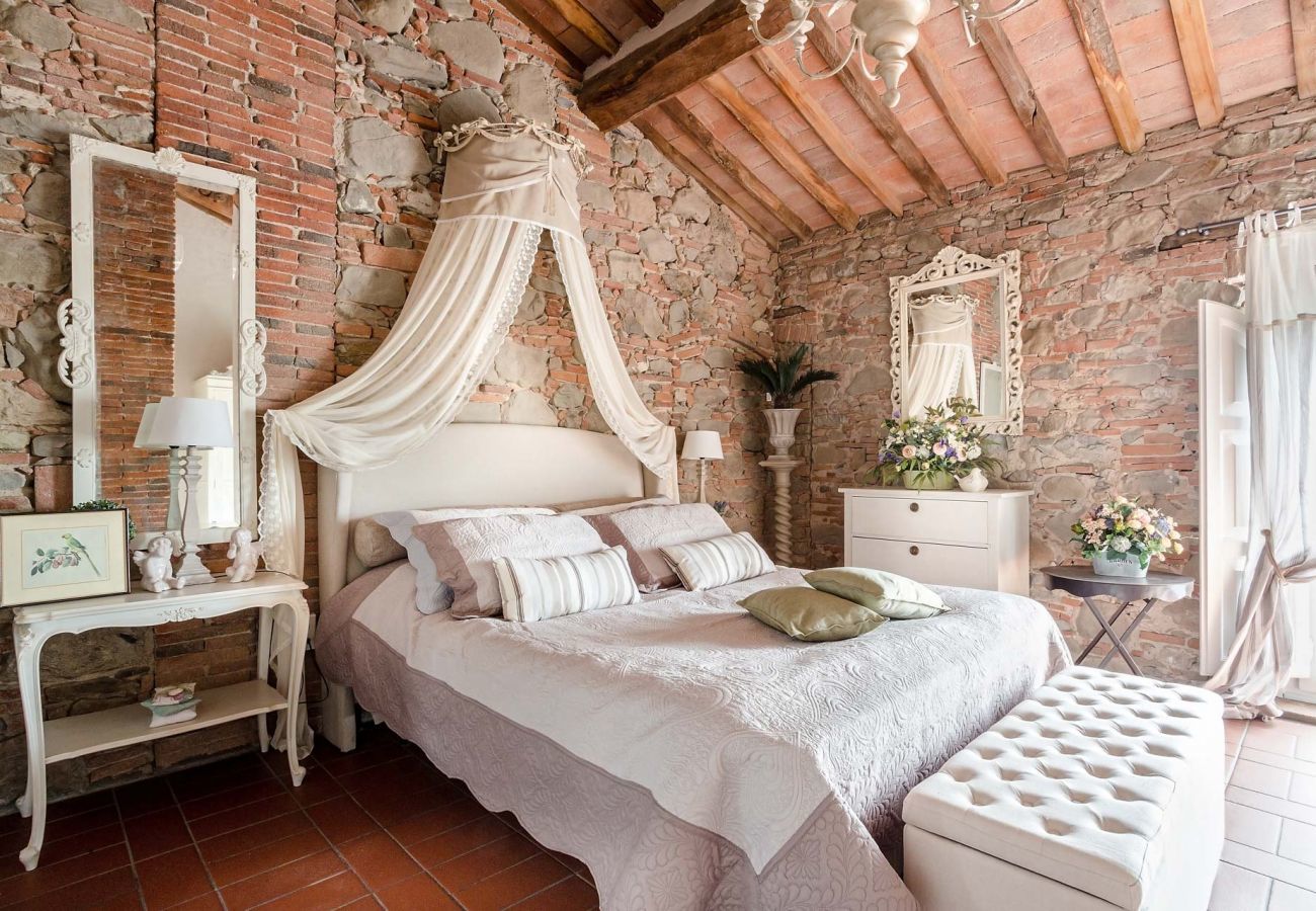 Villa a Capannori - 7 Bedrooms Luxury Farmhouse in LUCCA, Outdoor and Indoor Heated Swimming Pools