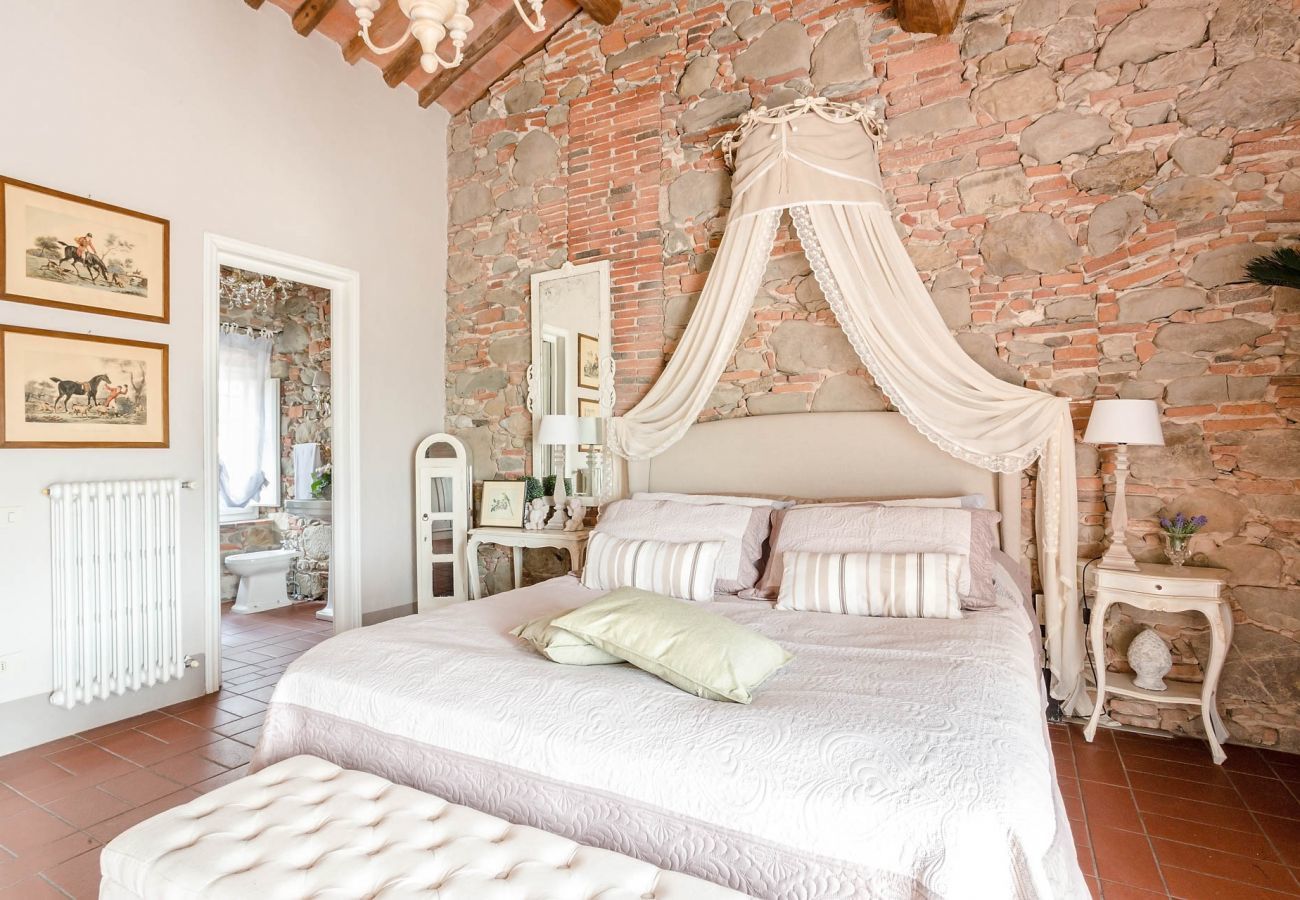 Villa a Capannori - 7 Bedrooms Luxury Farmhouse in LUCCA, Outdoor and Indoor Heated Swimming Pools