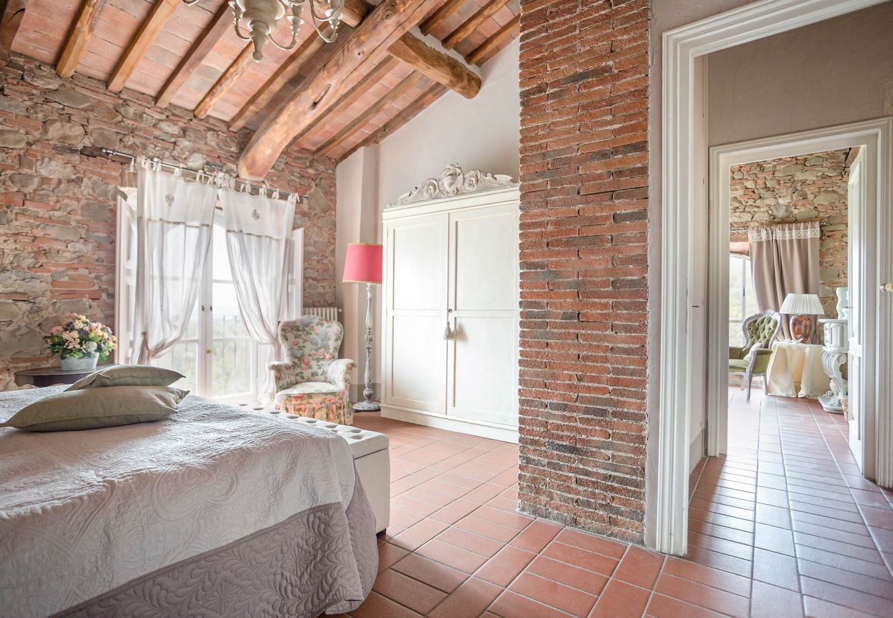 Villa a Capannori - 7 Bedrooms Luxury Farmhouse in LUCCA, Outdoor and Indoor Heated Swimming Pools