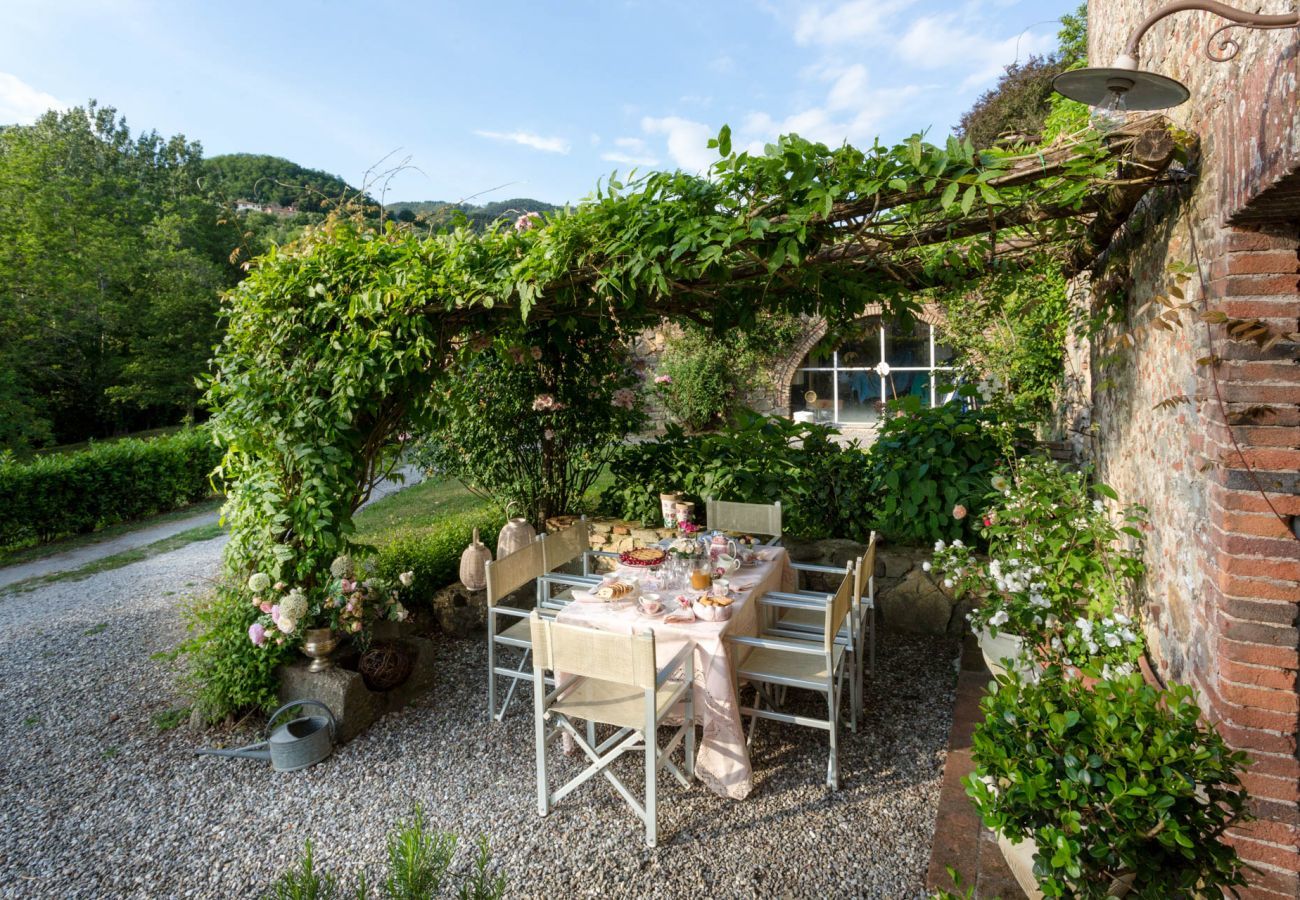 Villa a Capannori - 7 Bedrooms Luxury Farmhouse in LUCCA, Outdoor and Indoor Heated Swimming Pools