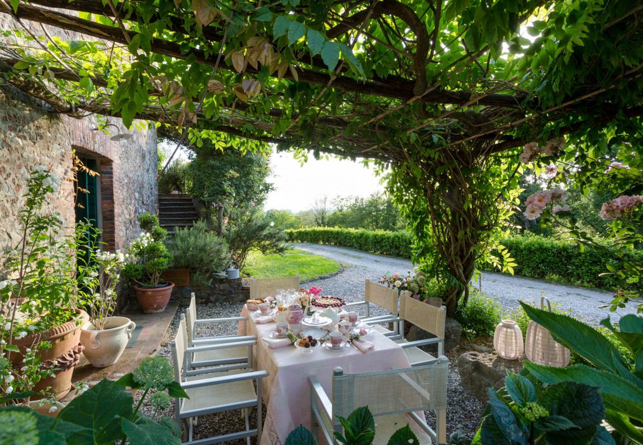 Villa a Capannori - 7 Bedrooms Luxury Farmhouse in LUCCA, Outdoor and Indoor Heated Swimming Pools