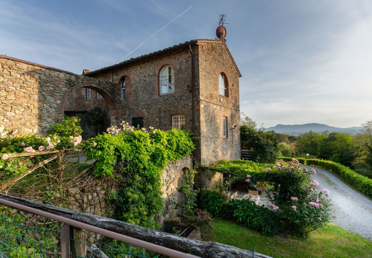 Villa a Capannori - 7 Bedrooms Luxury Farmhouse in LUCCA, Outdoor and Indoor Heated Swimming Pools