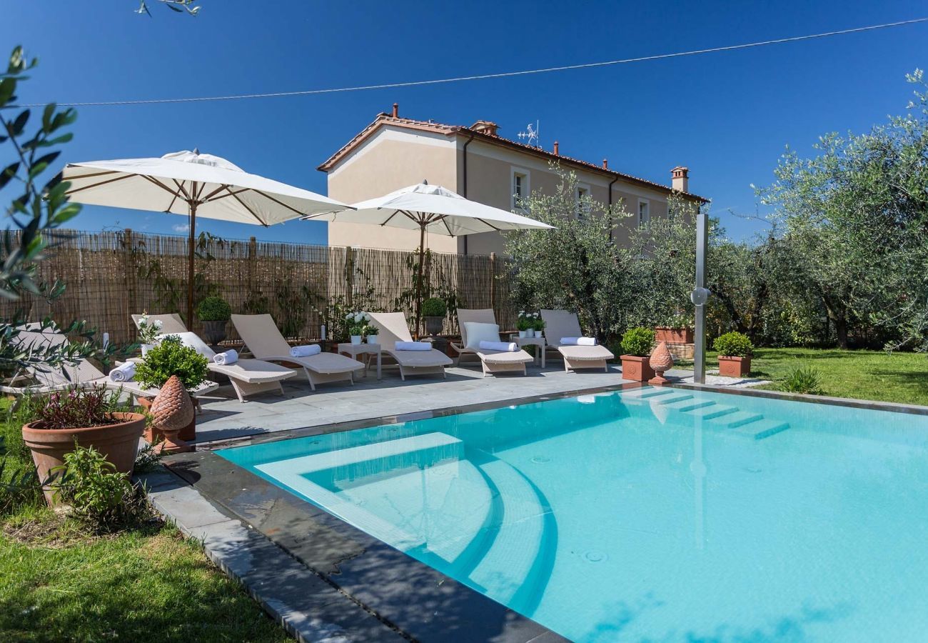 Villa a Capannori - A/C Villa with Amazing Views, SPA & Private Pool with Jacuzzi Close to Lucca Town