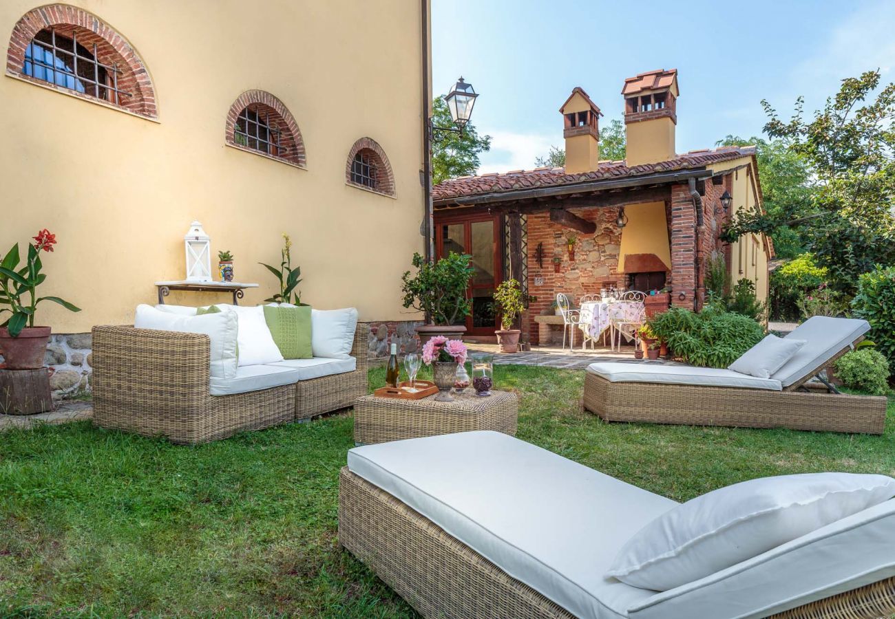 Villa a Uzzano - ROSYABATE COTTAGE with Private Garden and views between Lucca and Pistoia