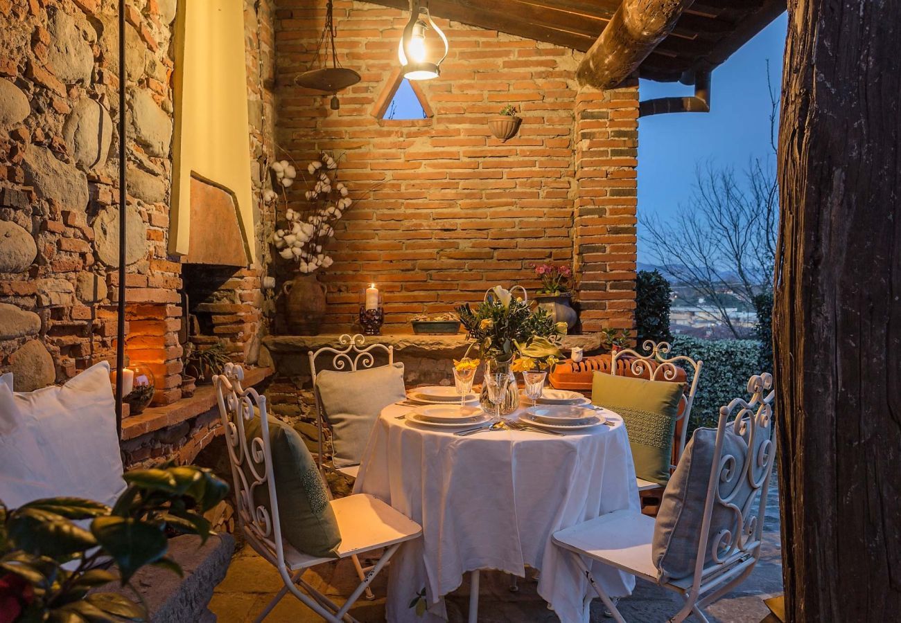 Villa a Uzzano - ROSYABATE COTTAGE with Private Garden and views between Lucca and Pistoia