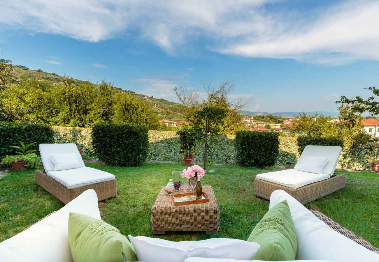 Villa a Uzzano - ROSYABATE COTTAGE with Private Garden and views between Lucca and Pistoia