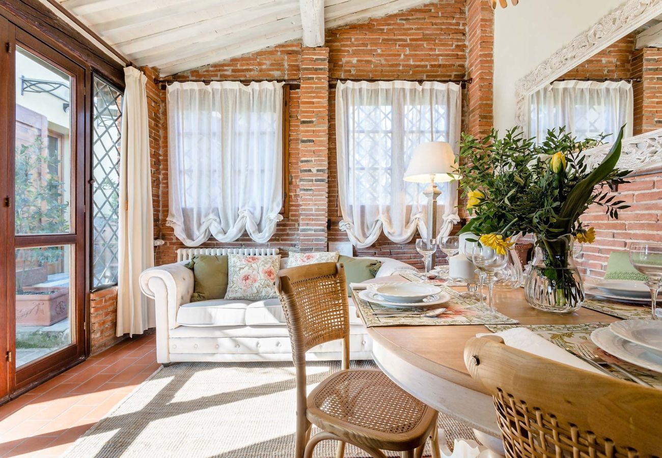 Villa a Uzzano - ROSYABATE COTTAGE with Private Garden and views between Lucca and Pistoia