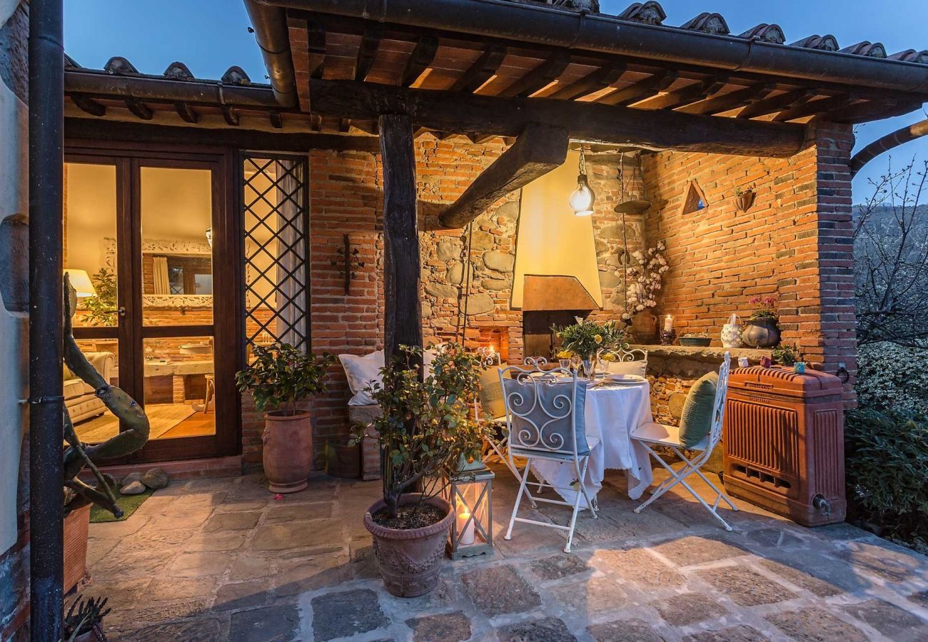 Villa a Uzzano - ROSYABATE COTTAGE with Private Garden and views between Lucca and Pistoia