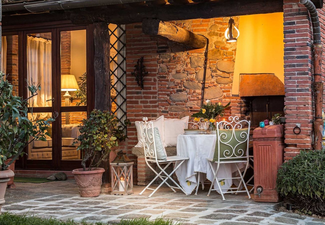 Villa a Uzzano - ROSYABATE COTTAGE with Private Garden and views between Lucca and Pistoia