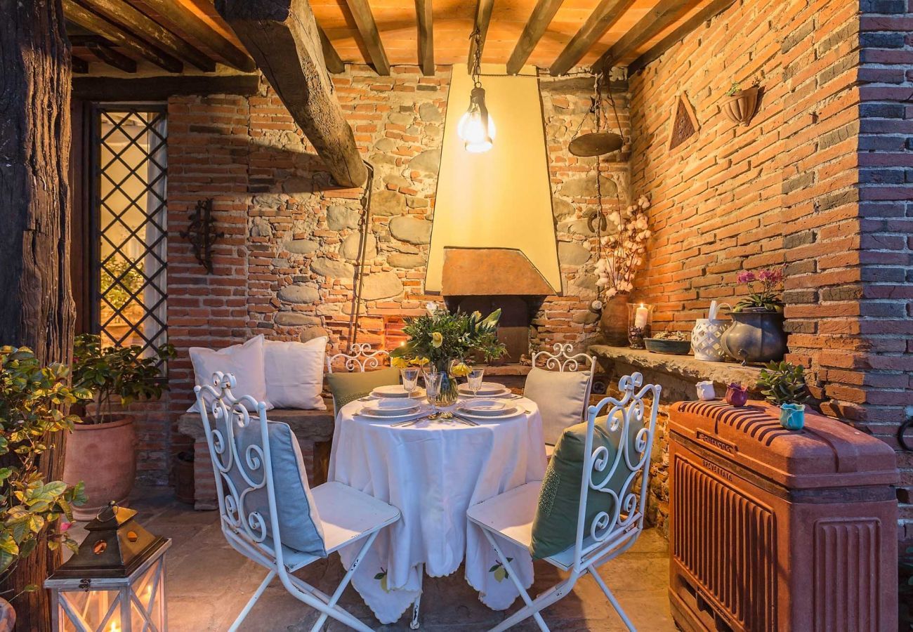 Villa a Uzzano - ROSYABATE COTTAGE with Private Garden and views between Lucca and Pistoia